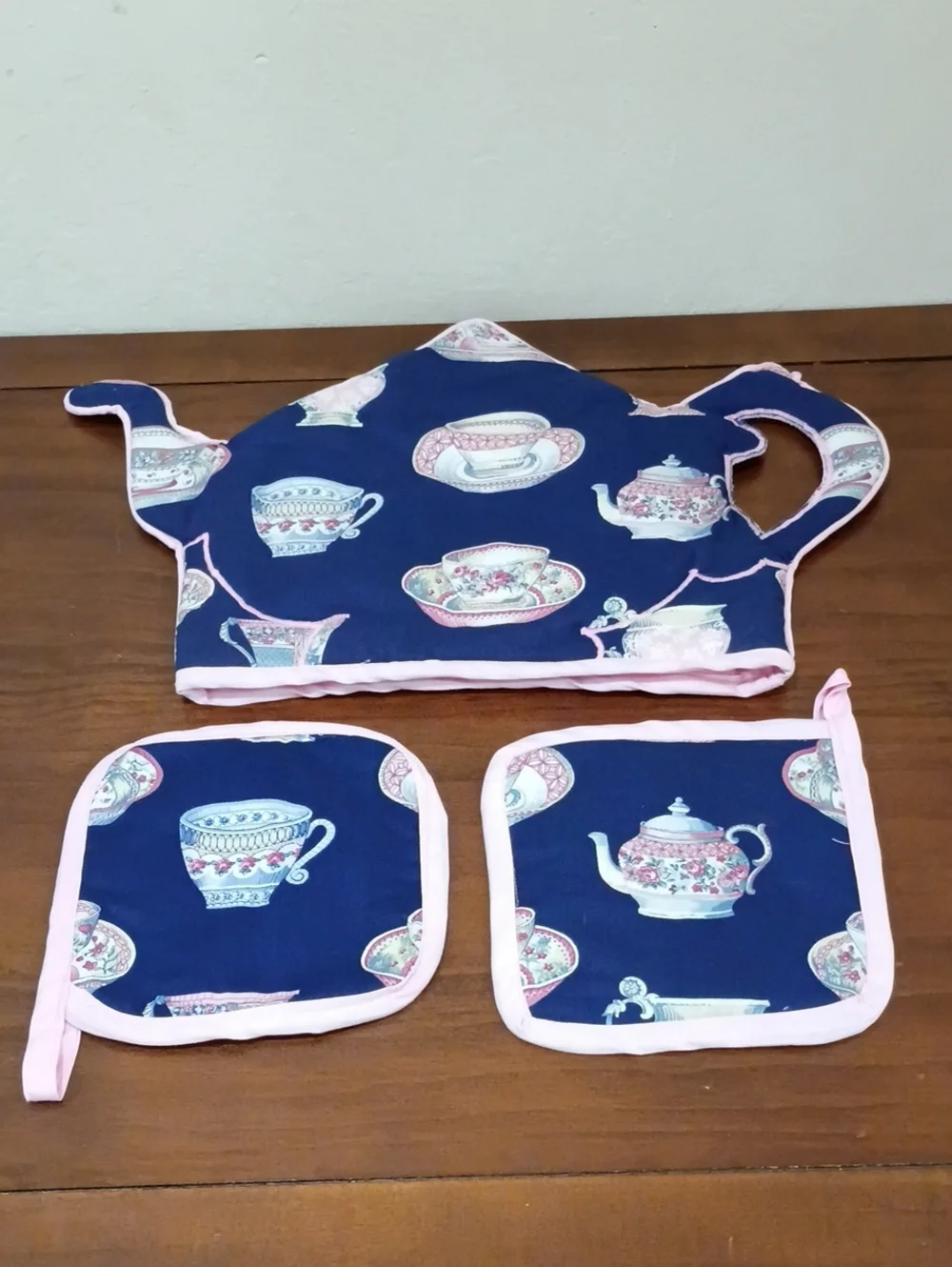 Tea Pot Cozy And Hot Pads Set - Vintage!